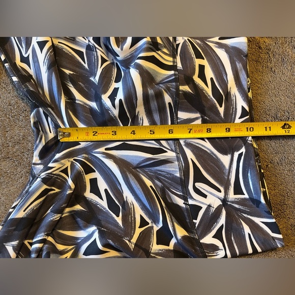 Sage Collective NWT Sports Bra and Leggings Set Sage Leaf Print Size S - Picture 9 of 13